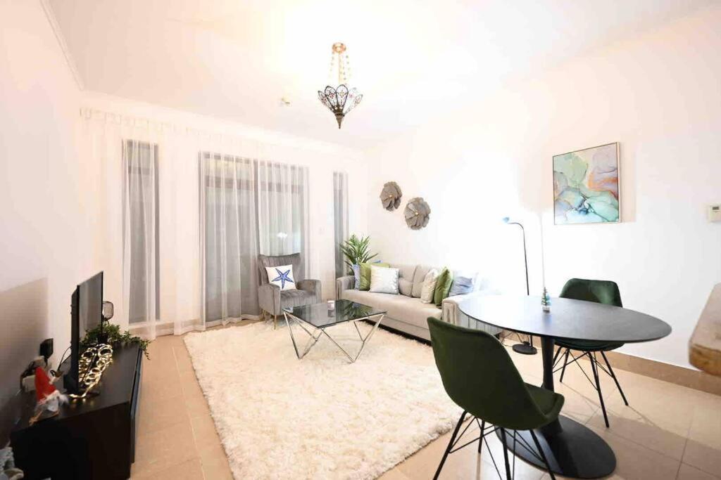 Brand New Furniture . Close To Dubai Mall. Zewnętrze zdjęcie