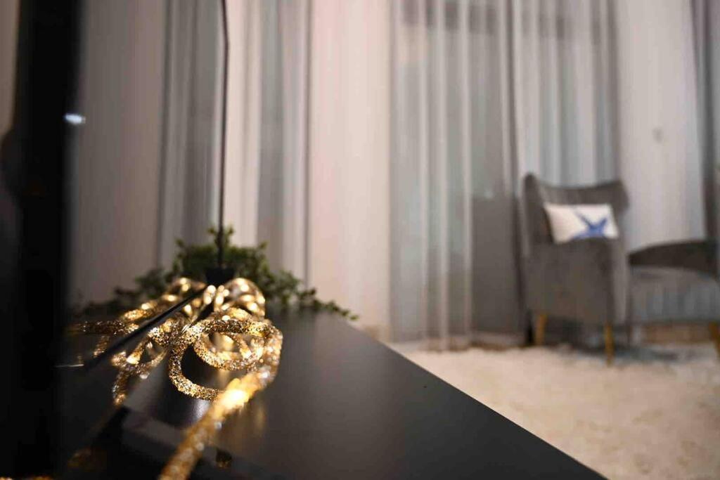 Brand New Furniture . Close To Dubai Mall. Zewnętrze zdjęcie